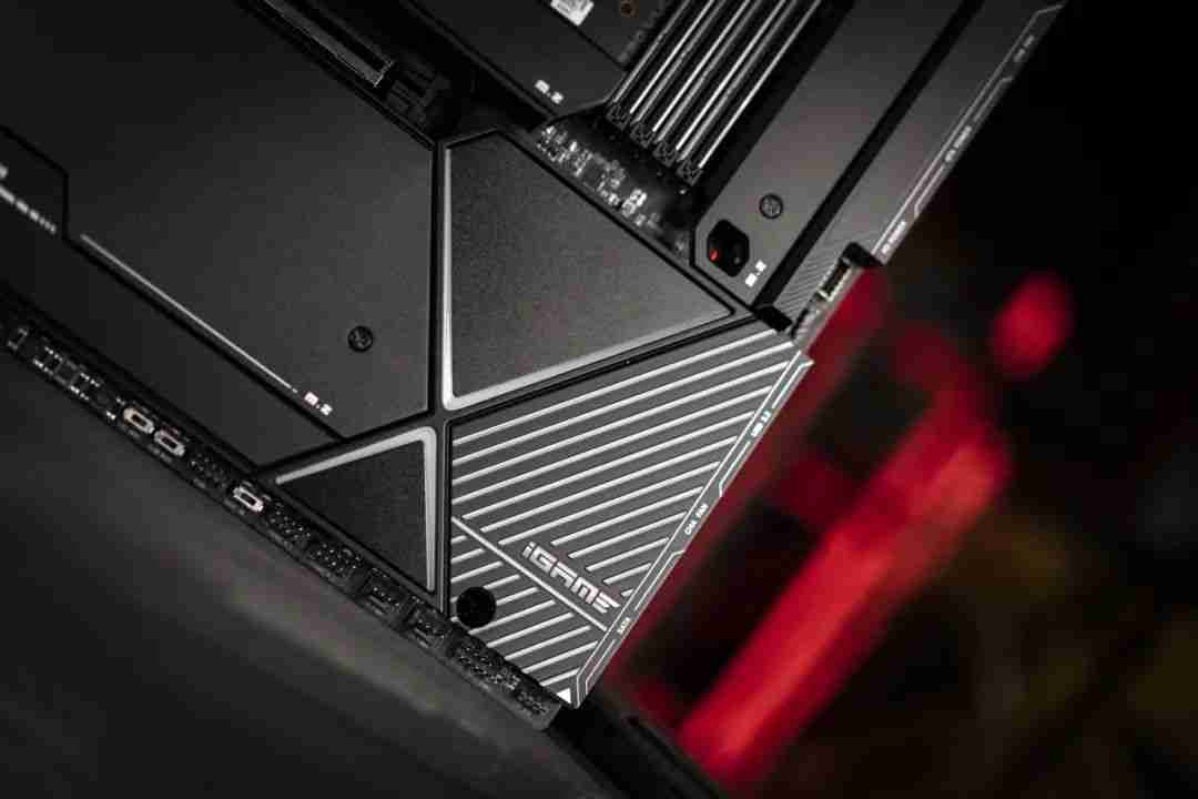 七彩虹预热 iGame Z890 VULCAN X / W“黑白火神”主板：20+1+1+1 相供电设计