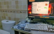 这就是魔兽怀旧服玩家的家庭第位，躲在厕所打游戏