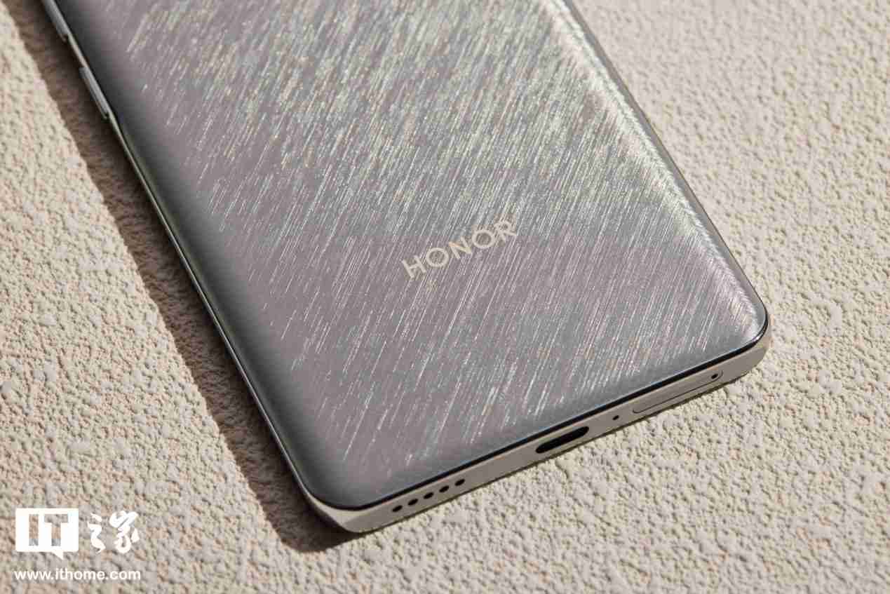 荣耀 X60 Pro 玄武灰图赏:金属质感,硬汉风格