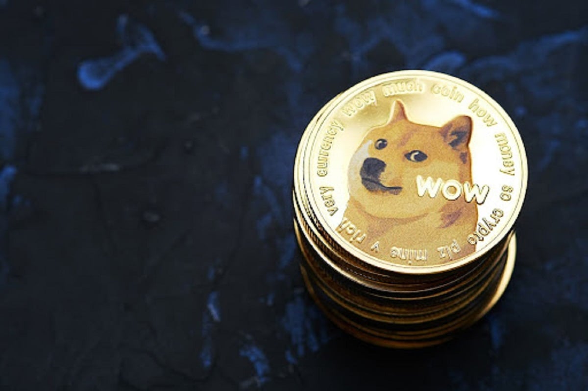 ドージコイン (DOGE) がミームエコシステムを支配し、市場から流動性を吸い取る