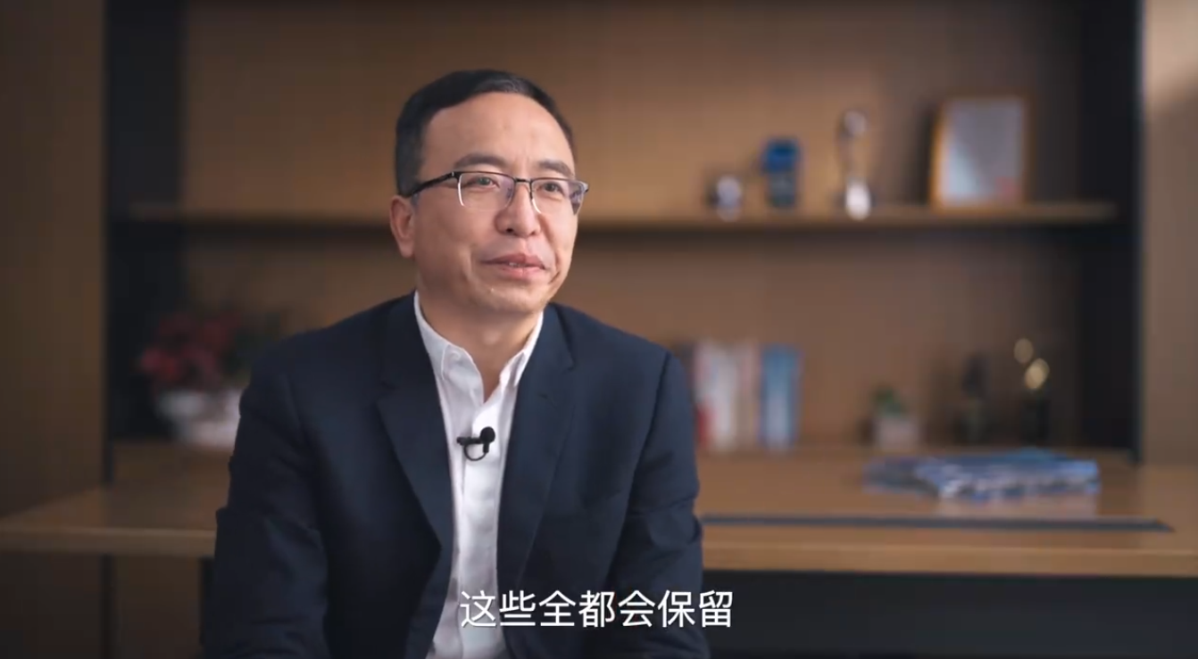 荣耀赵明：Magic7 系列手机将推“朝霞金”配色，保留曲屏 / 直屏优点