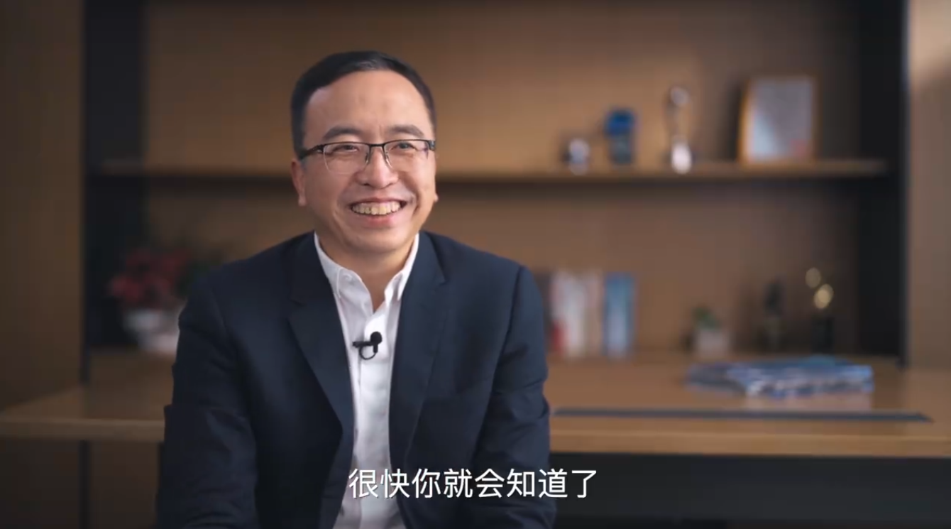 荣耀赵明：Magic7 系列手机将推“朝霞金”配色，保留曲屏 / 直屏优点