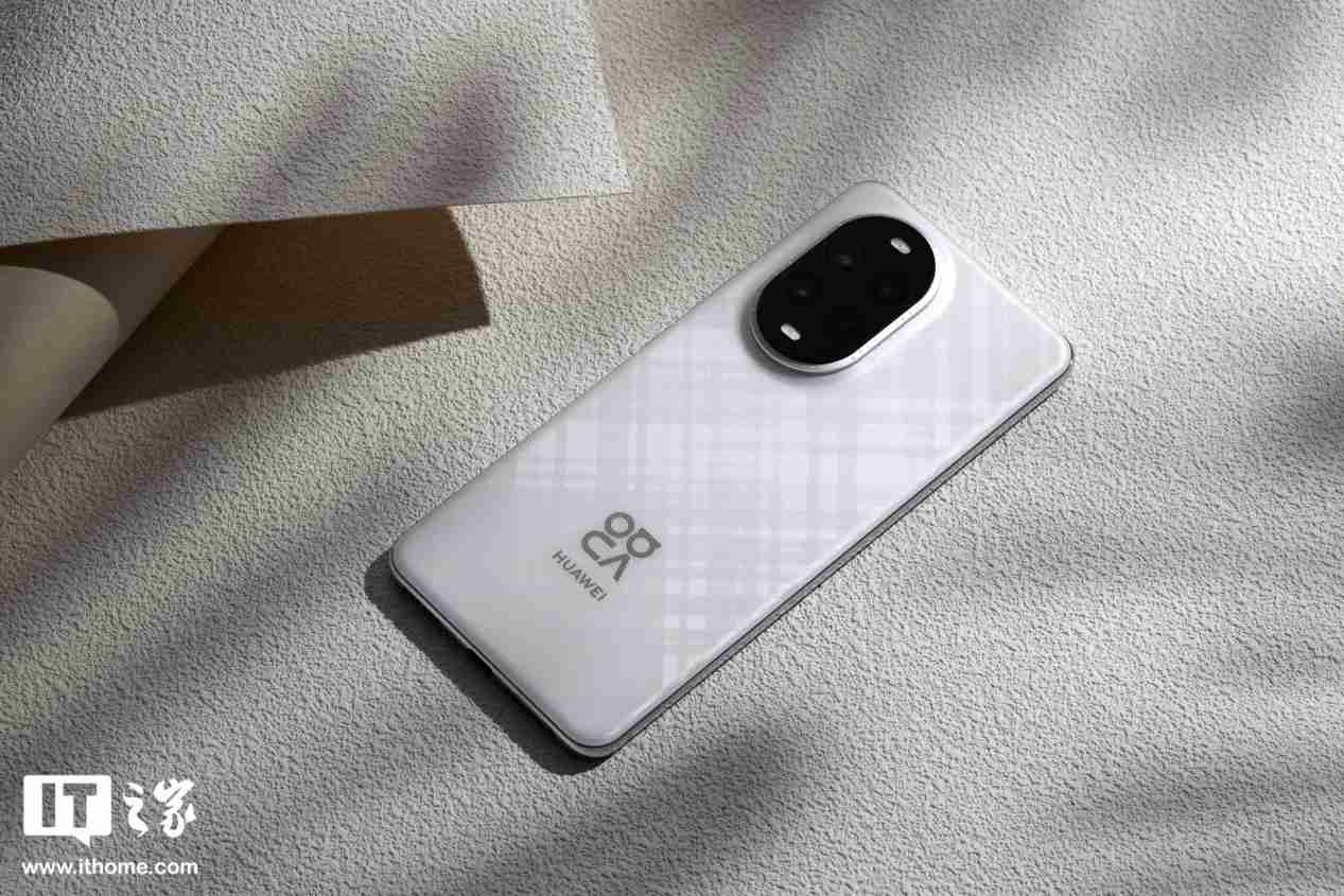 华为 nova 13 系列真机实拍:全新格纹变奏设计,超级星耀环升级