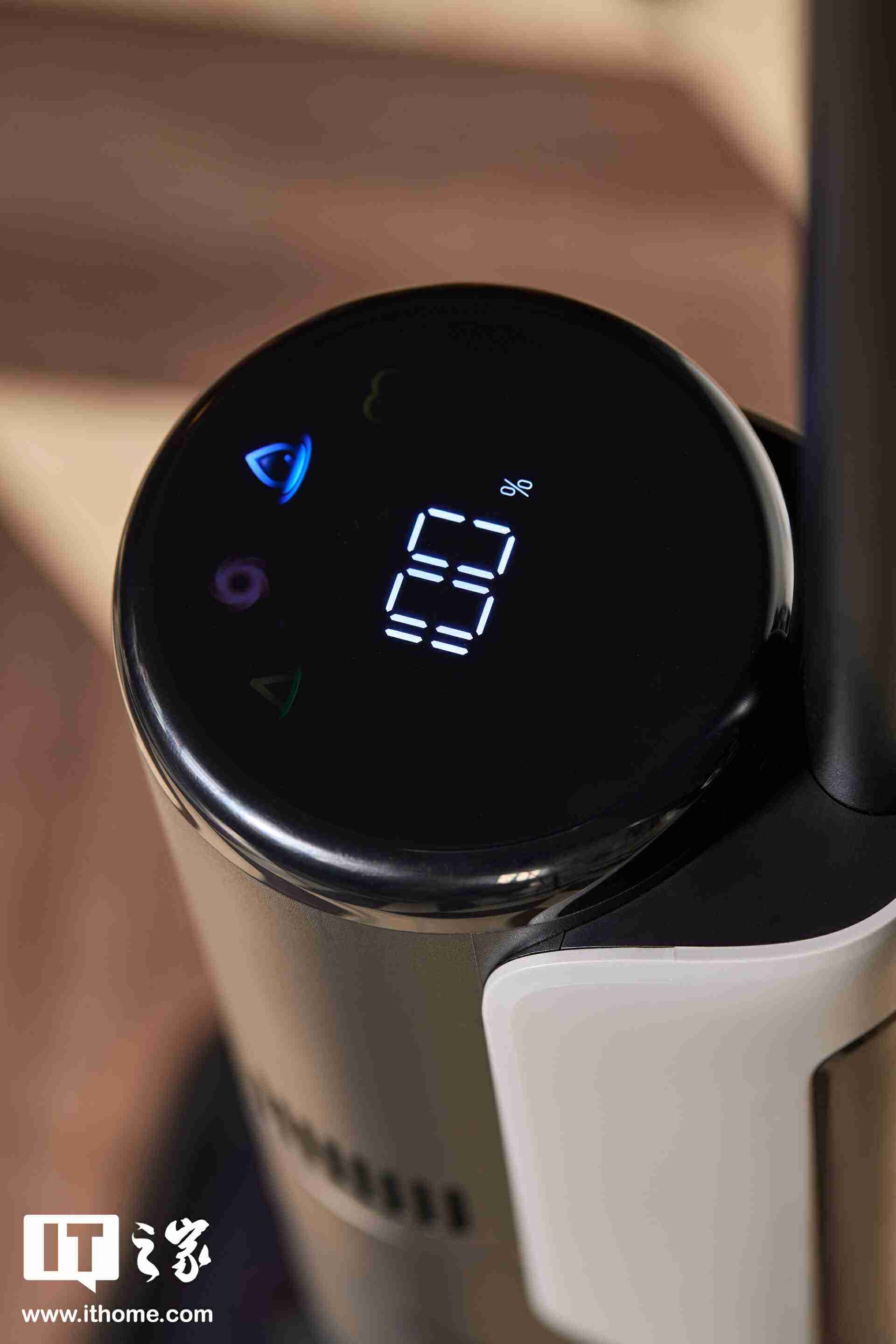 追觅 T40 Ultra 洗地机体验：20000Pa 能吸，智能升降机械臂能抓，还有 100℃沸水浸泡绝活