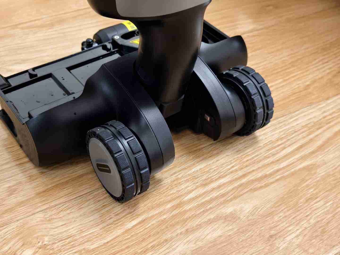 追觅 T40 Ultra 洗地机体验：20000Pa 能吸，智能升降机械臂能抓，还有 100℃沸水浸泡绝活