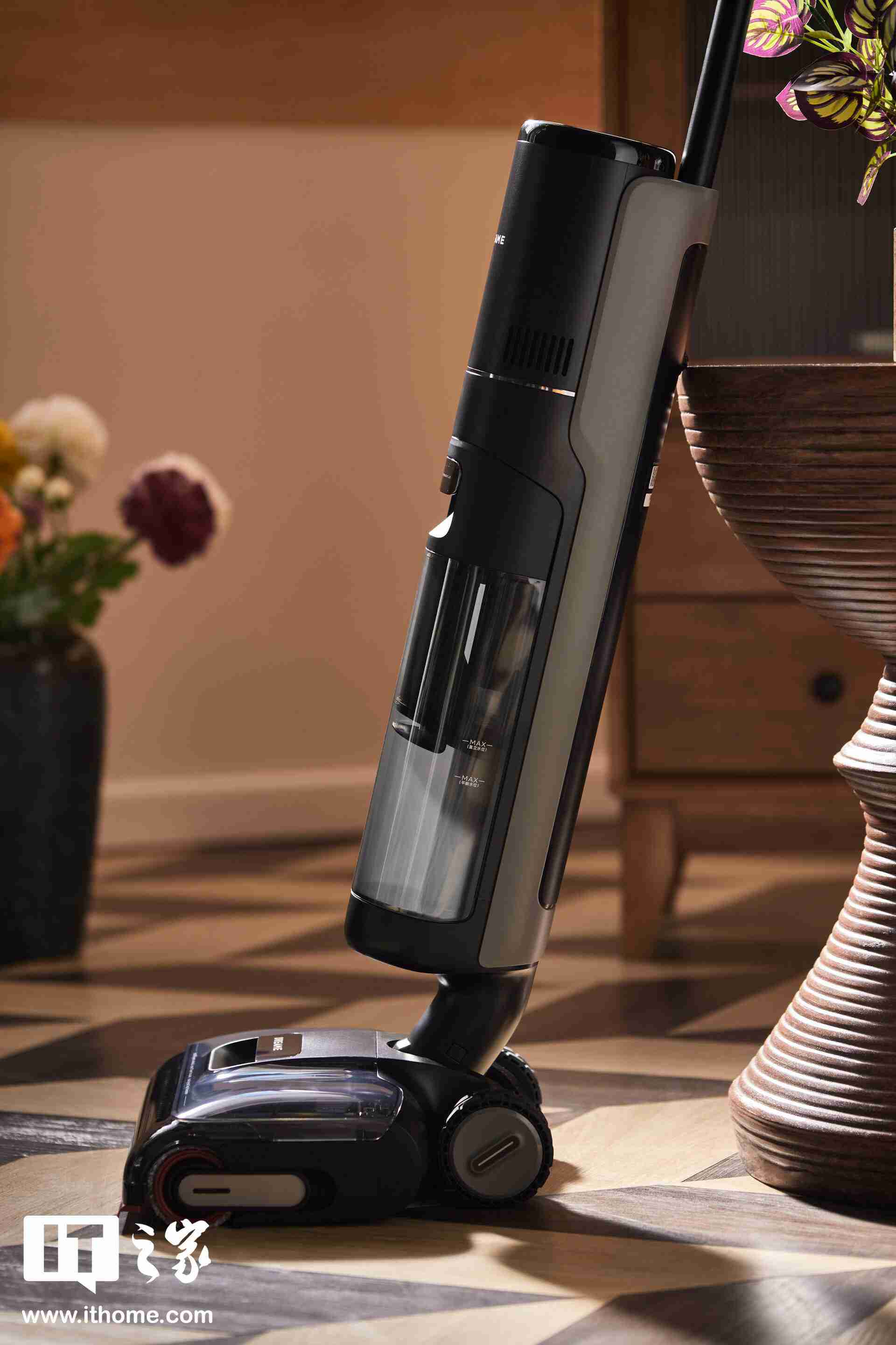 追觅 T40 Ultra 洗地机体验：20000Pa 能吸，智能升降机械臂能抓，还有 100℃沸水浸泡绝活