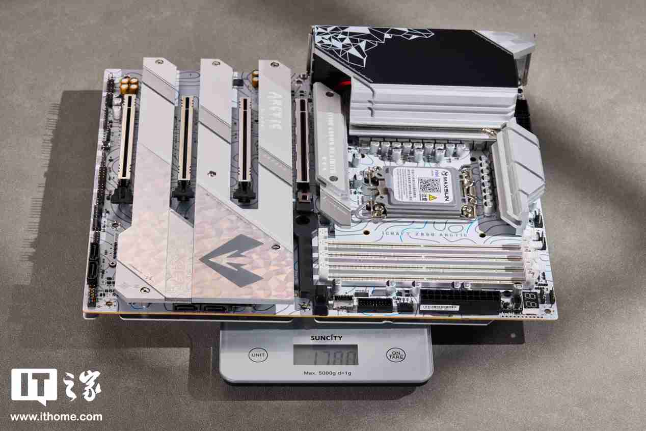 铭瑄北冰洋 Z890 ARCTIC 主板评测：白色装机绝配，BIOS 体验大提升