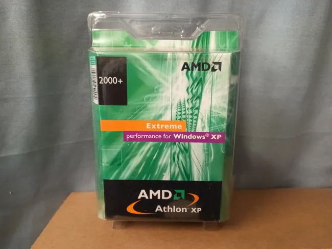 22 年前的古董：未开封的 AMD Athlon XP 2000 + 处理器现身