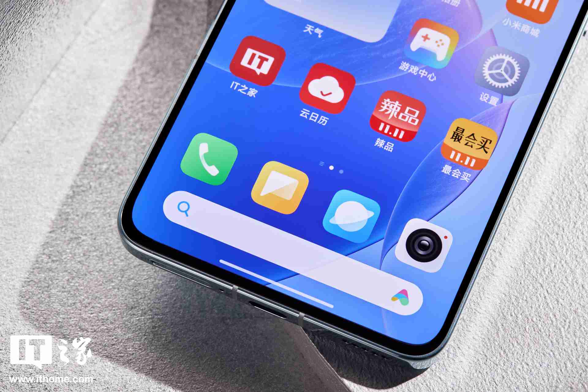 小米 Redmi K80 Pro 手机配置大于“黄色”友商 13 机型，价格小于“红色”友商 13