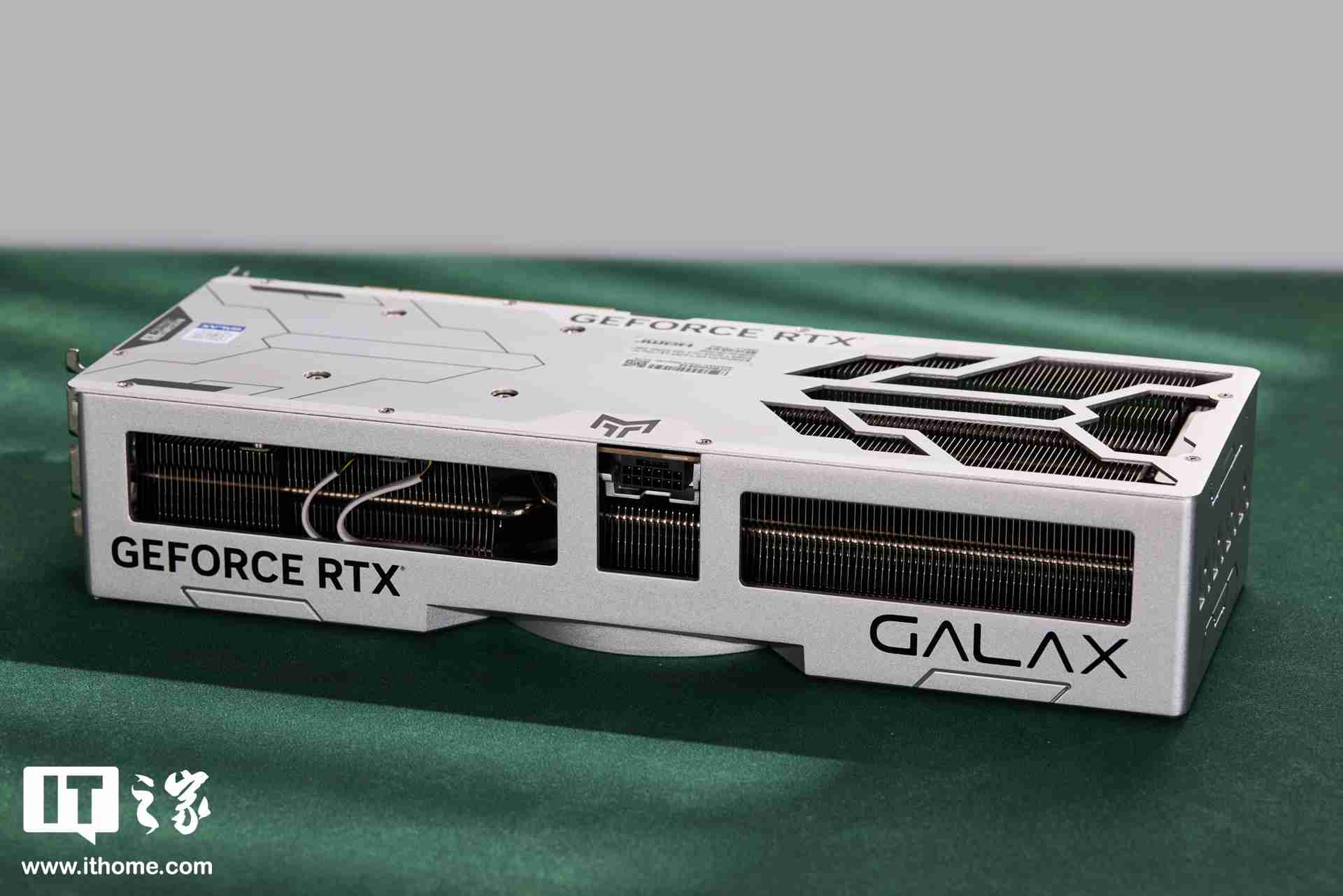影驰 GEFORCE RTX 4070Ti SUPER 金属大师 Plus OC 图赏,硬派金属风,旗舰同款散热