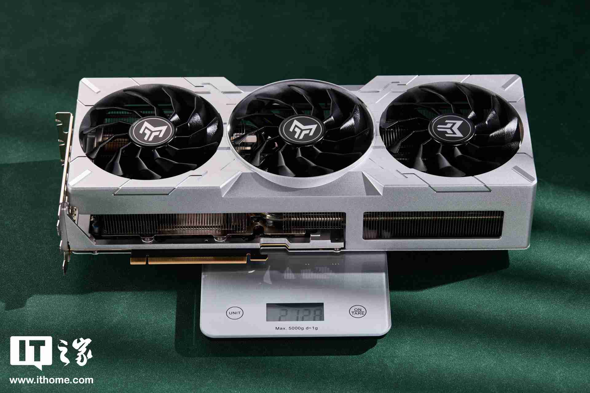 影驰 GEFORCE RTX 4070Ti SUPER 金属大师 Plus OC 图赏,硬派金属风,旗舰同款散热