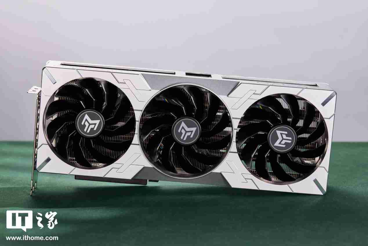 影驰 GeForce RTX 4070Ti SUPER 金属大师 Plus OC 评测:好散热榨干每一丝性能