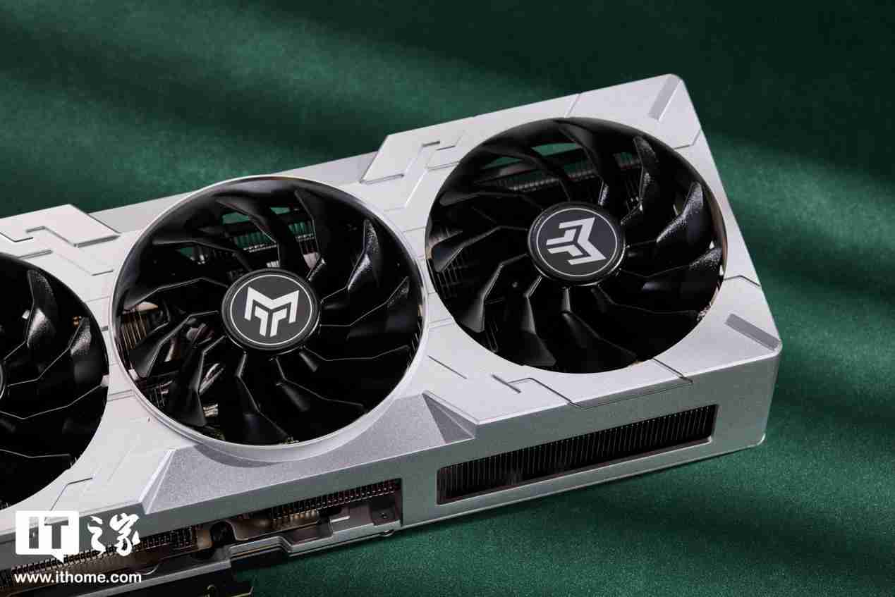 影驰 GeForce RTX 4070Ti SUPER 金属大师 Plus OC 评测:好散热榨干每一丝性能