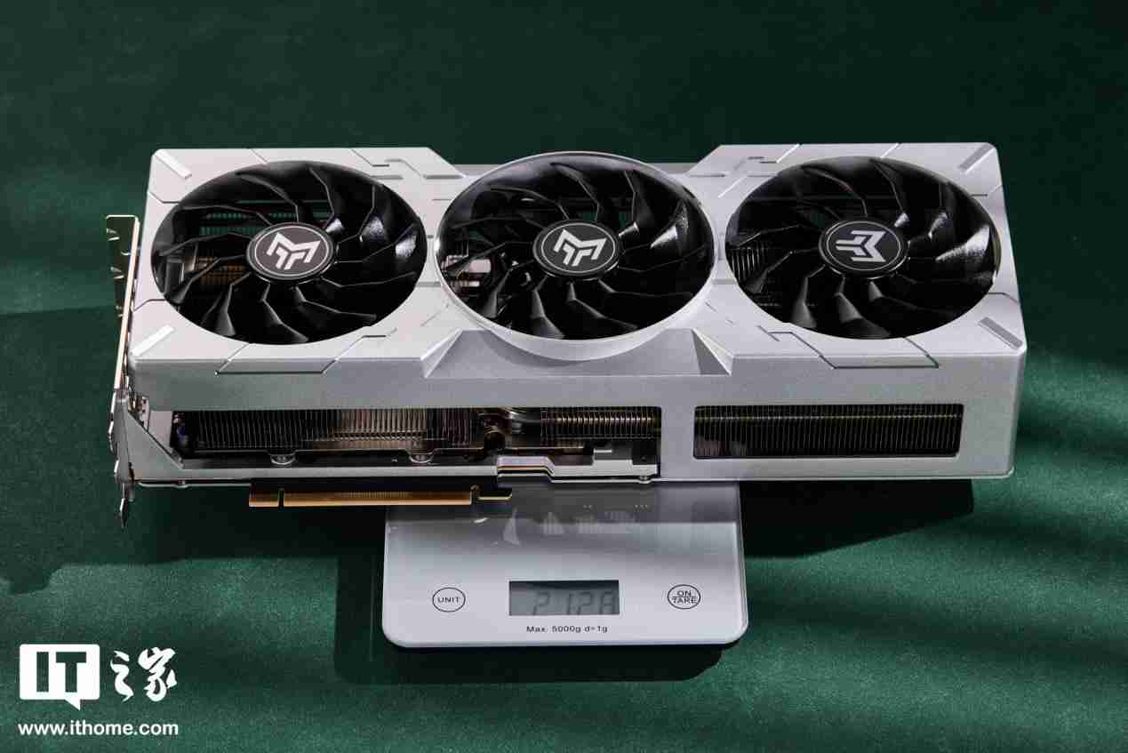 影驰 GeForce RTX 4070Ti SUPER 金属大师 Plus OC 评测:好散热榨干每一丝性能