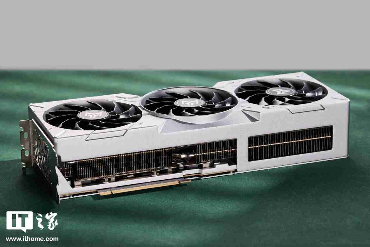 影驰 GeForce RTX 4070Ti SUPER 金属大师 Plus OC 评测:好散热榨干每一丝性能