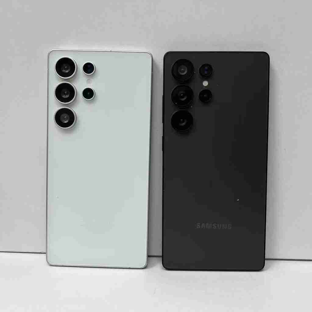 三星 Galaxy S25 Ultra 手机机模照再曝光：直屏 + 方正机身