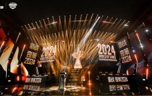 是电竞更是生活 WCI首日:解说品尝折耳根,小哥获全员签名,