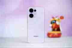 翅膀纹理灵动吸睛!OPPO Reno13图赏