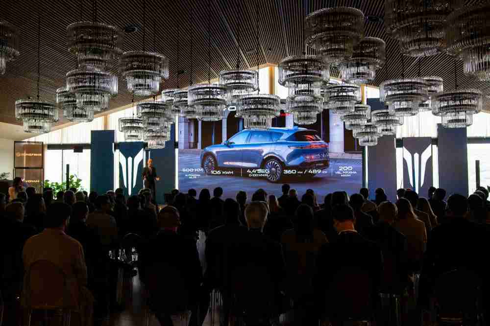 岚图汽车在葡萄牙品牌发布,携手Salvador Caetano集团共拓新市场