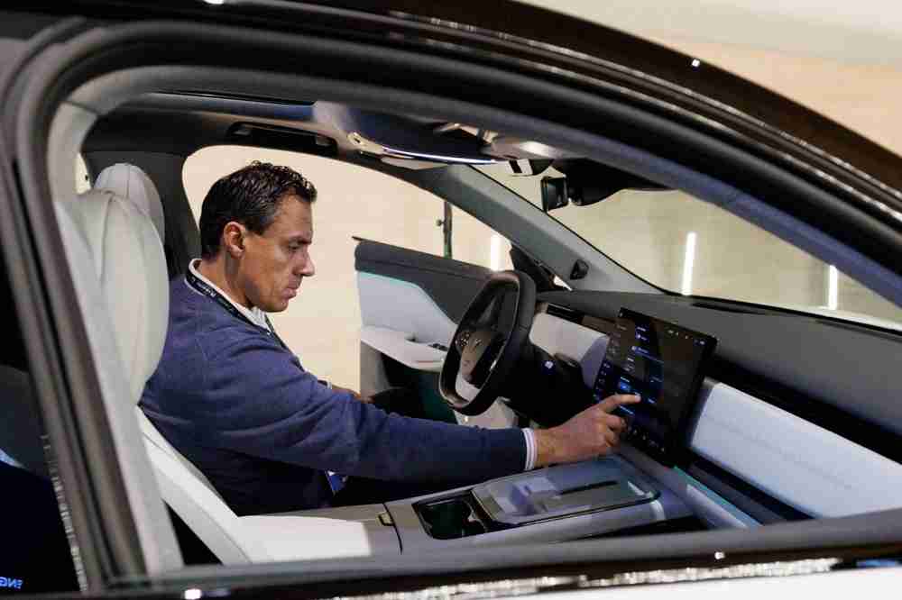 岚图汽车在葡萄牙品牌发布,携手Salvador Caetano集团共拓新市场