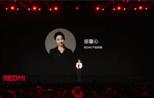 美女产品经理来了！馨心登台主讲REDMI K80 Pro外观设计