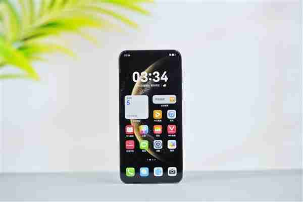 手感绝佳小直屏!华为Mate 70曜石黑图赏