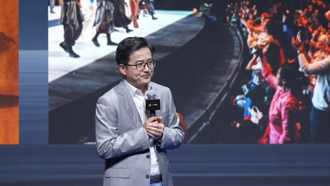 比亚迪李云飞:接受媒体的批评和监督,但对黑公关和黑媒体一追到底、绝不姑息