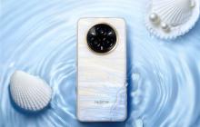 真我 14 Pro+全球首发温度感应变色技术 珍珠白色后盖遇冷变蓝色