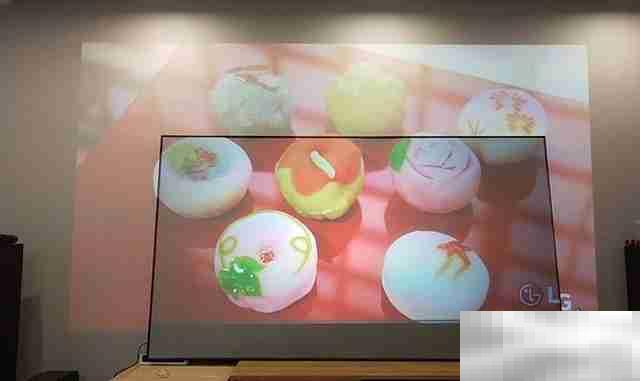 投影白墙和幕布哪个伤眼睛