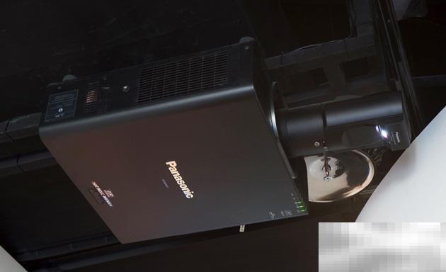 短焦激光投影机可以吊装吗