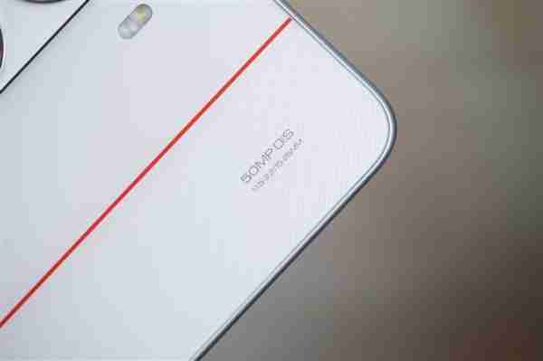 红色腰线太吸睛！REDMI Turbo 4祥云白图赏