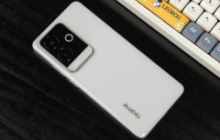 真我Realme GT6桌面上划看点怎么关闭？