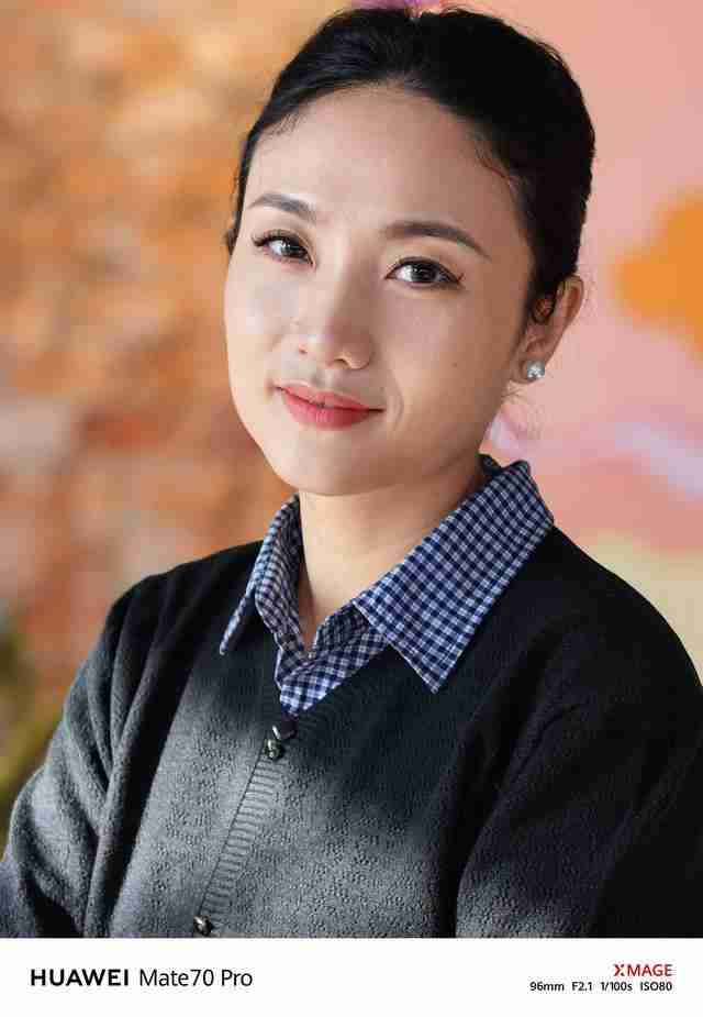 华为Mate 70 Pro拍照怎么样？红枫原色表现出色，96mm长焦彪悍