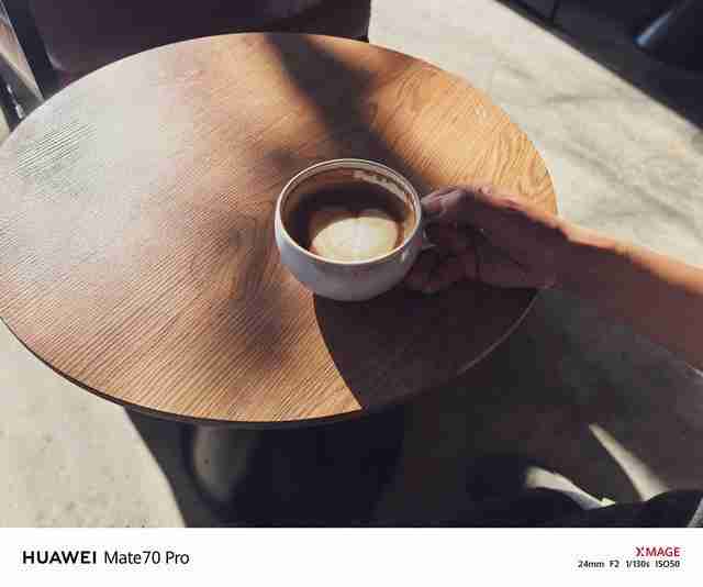 华为Mate 70 Pro拍照怎么样？红枫原色表现出色，96mm长焦彪悍