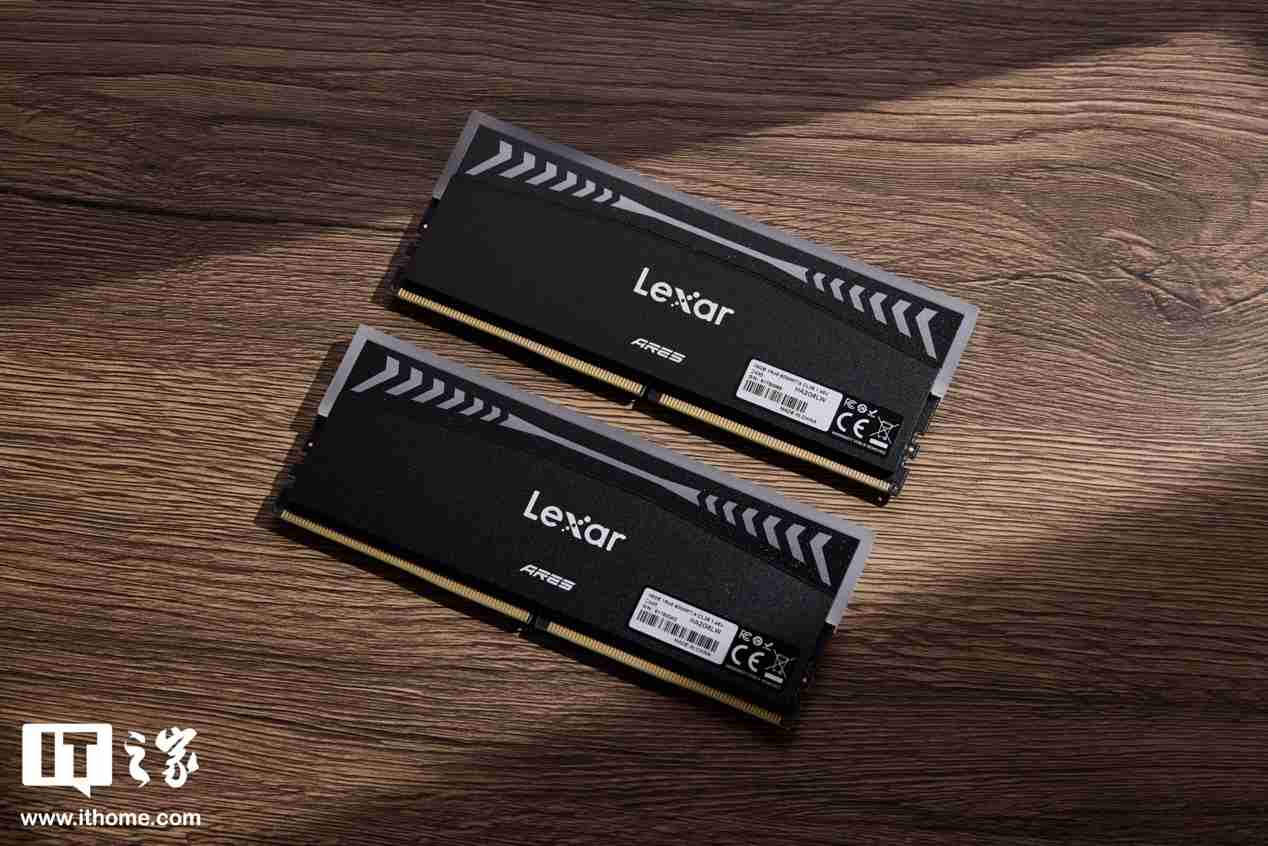 雷克沙战神之翼 ARES RGB DDR5 6000 C26 内存图赏:黑白撞色,AMD 平台性能战神