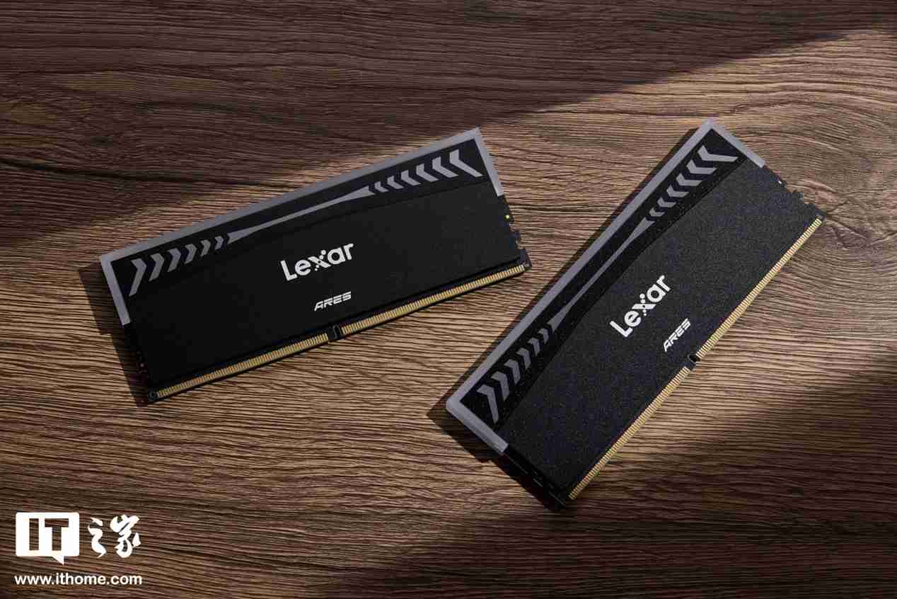 雷克沙战神之翼 ARES RGB DDR5 6000 C26 内存图赏:黑白撞色,AMD 平台性能战神