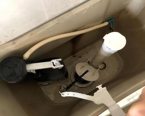 马桶水箱为何有两个按钮（解析马桶水箱的双按钮设计及其优势）