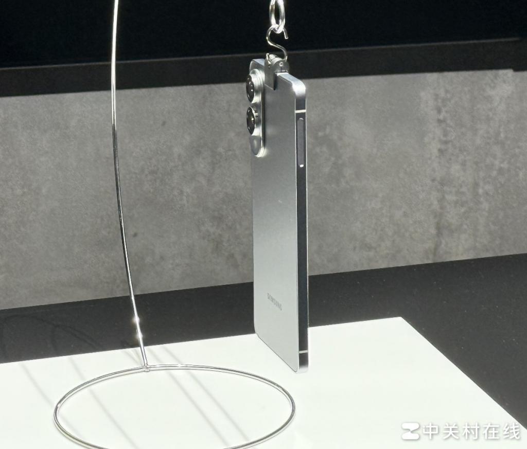 对标 iPhone 17 Air！三星 Galaxy S25 Edge 抢先发布，打响超薄之战
