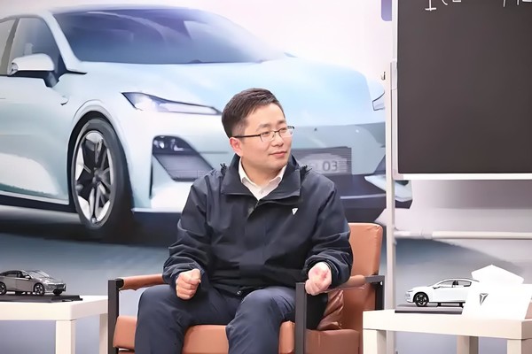 深蓝汽车CEO邓承浩:S09配置已锁定 定价尚未确定