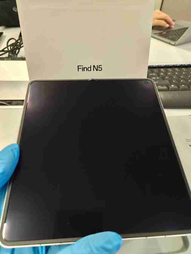 OPPO Find N5折叠屏真机细节图公布 配备三段式静音键