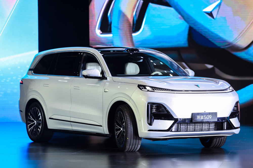 深蓝 S09 旗舰 SUV 亮相,搭载华为乾崑智驾 ADS 3.0、智能移动中岛
