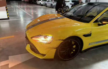 小米SU7 Ultra首撞 左前翼子板受损严重 大灯被撞裂