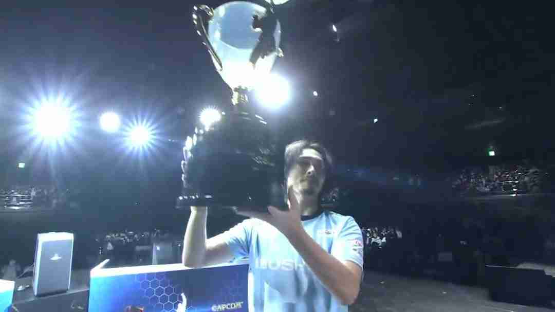 《街头霸王》第11届Capcom杯:日本选手夺冠获100万美元15岁神童获亚
