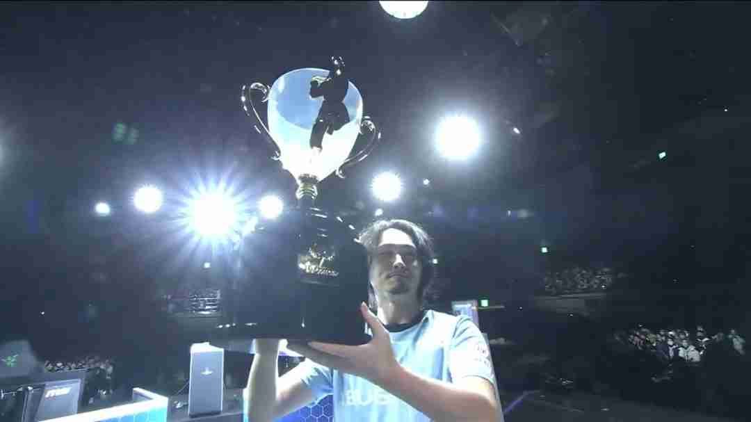 《街头霸王》第11届Capcom杯:日本选手夺冠获100万美元15岁神童获亚