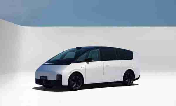 雷军现身央视给友商产品“带货”：理想MEGA很有创新