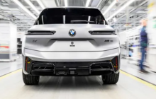 新款宝马iX M70量产下线 全新三辐方向盘回归 年内上市