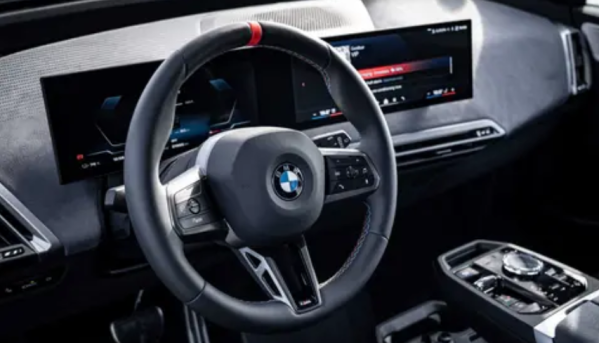 新款宝马iX M70量产下线 全新三辐方向盘回归 年内上市