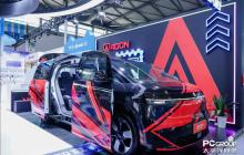 AWE 2025 揭幕日：爱攻电竞显示器重塑豪华 MPV，开启移动电竞新纪元！