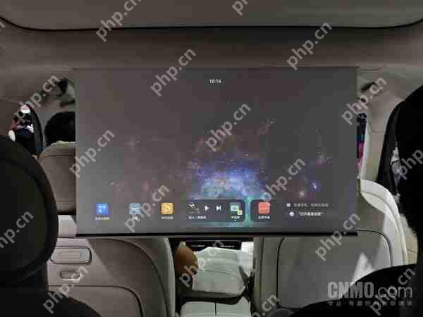 问界M8正式亮相上海车展 定位家庭智慧旗舰SUV