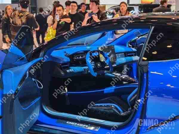 腾势Z概念跑车正式亮相上海车展 首发搭载“云辇-M”